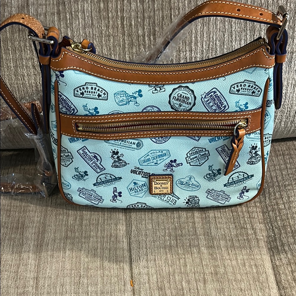 Disney  disney vacation club mint green crossbody exclusive 2018 Brand new